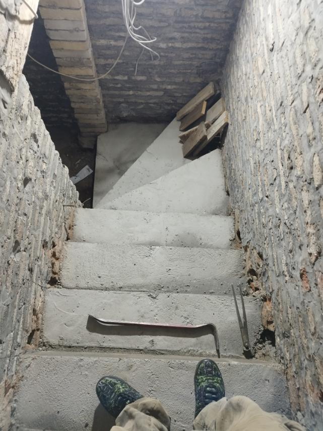 izlivanje stepenica za silazak u podrum
